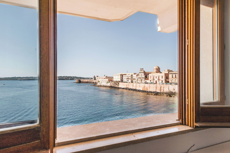Sport & Beauty, Una Finestra Su Cala Rossa by Wonderful Italy, Syracuse