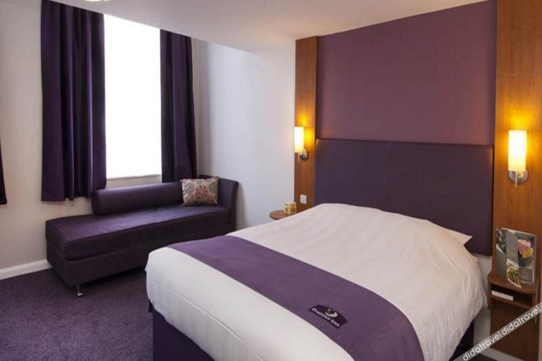 Bedroom 3, Premier Inn Reading - Caversham Bridge, Reading