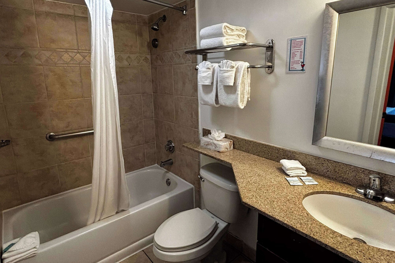 Bathroom 4, Ramada by Wyndham Hotel & Water Park, Osceola