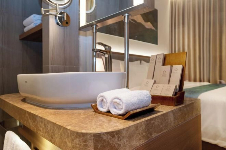 Bathroom 18