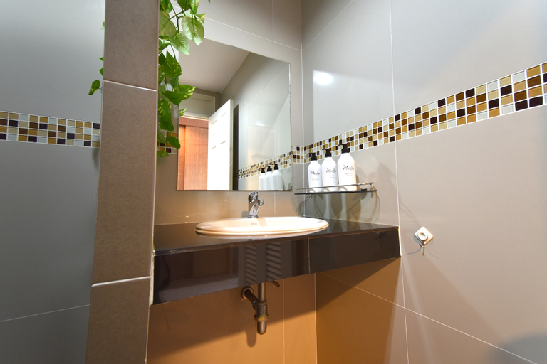 Bathroom 4