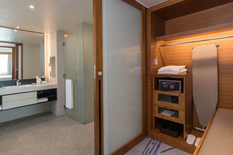Bathroom 7