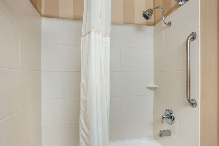 Bathroom 4, Best Western Plus University Park Inn & Suites, Centre