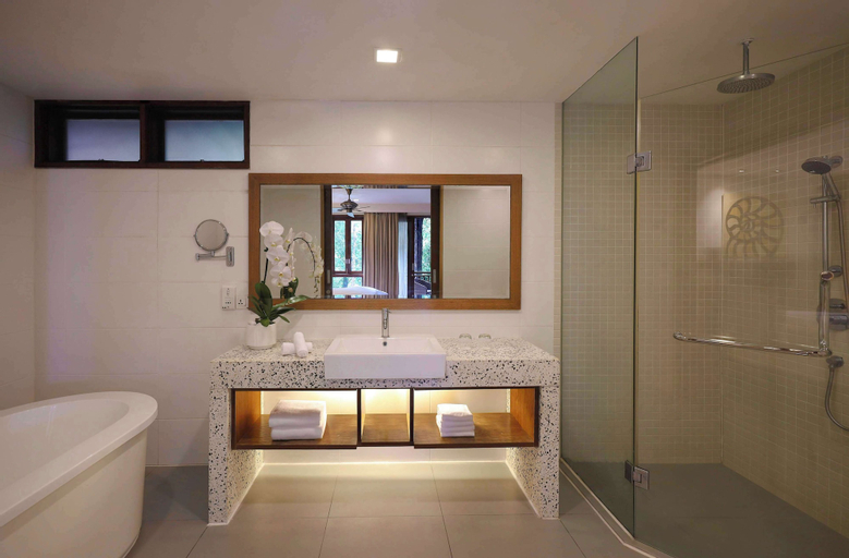 Bathroom 26
