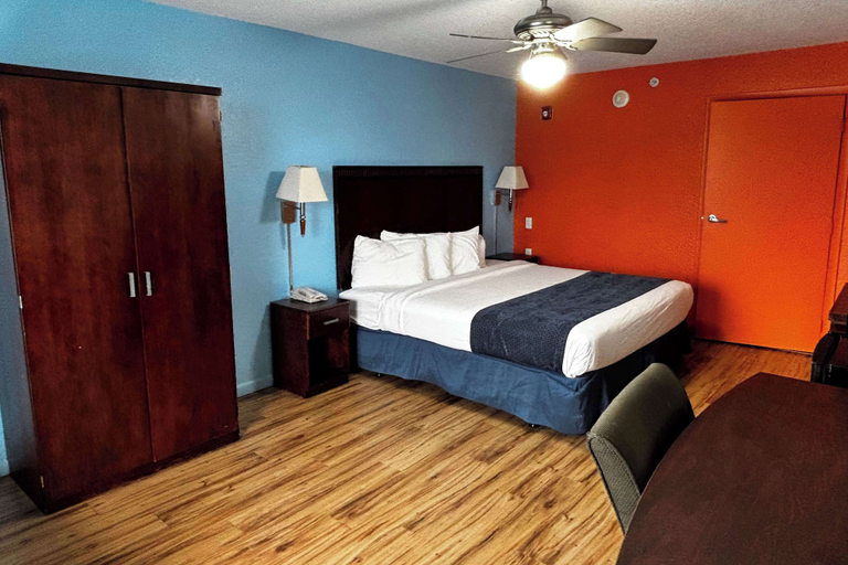Bedroom 3, Ramada by Wyndham Hotel & Water Park, Osceola