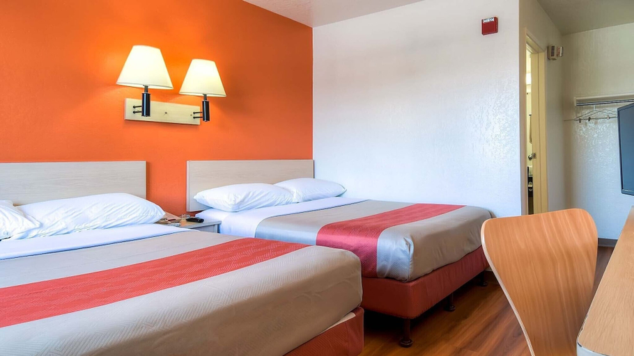 Bedroom 4, Motel 6 Stanton, Orange