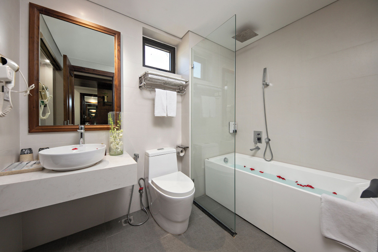 Bathroom 5, The Sail Hotel - My Khe Beach, Da Nang