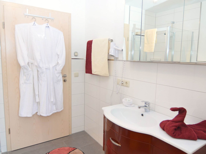 Bathroom 4, Bavaria Modern Family Stay, Regen