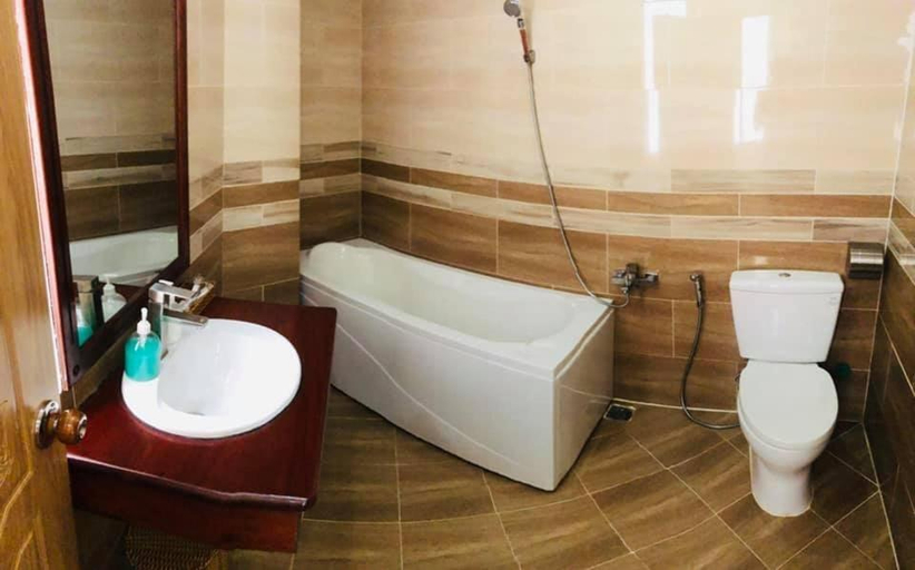 Bathroom 2, Win Hotel - 43 Đuong so 10, KDC Trung Son, Binh Chanh- by Bay Luxury, Bình Chánh