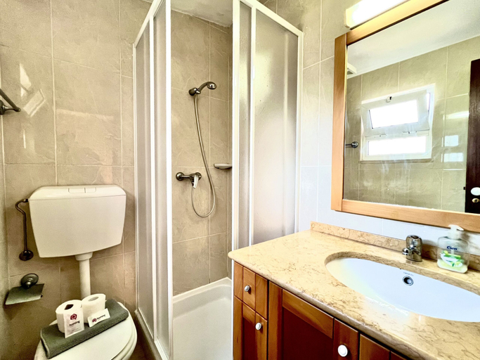 Bathroom 4, Quarteira Classic 2 With Pool by Homing, Loulé