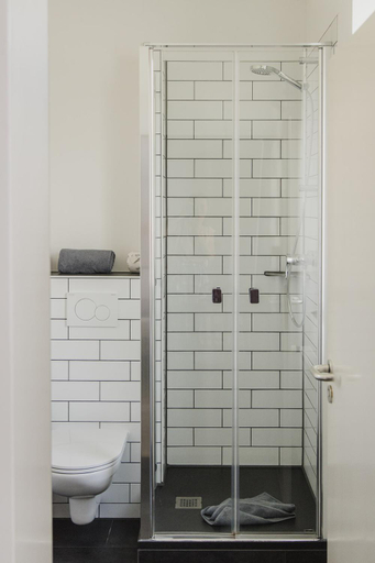 Bathroom 3, Fruhstuckshotel Furstenwerth, Wilhelmshaven