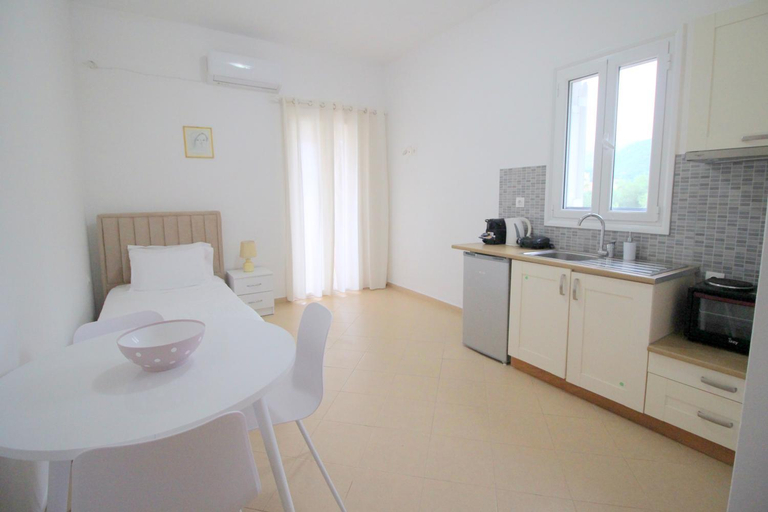 Others 5, Nefeli's Apartment, Vlorës