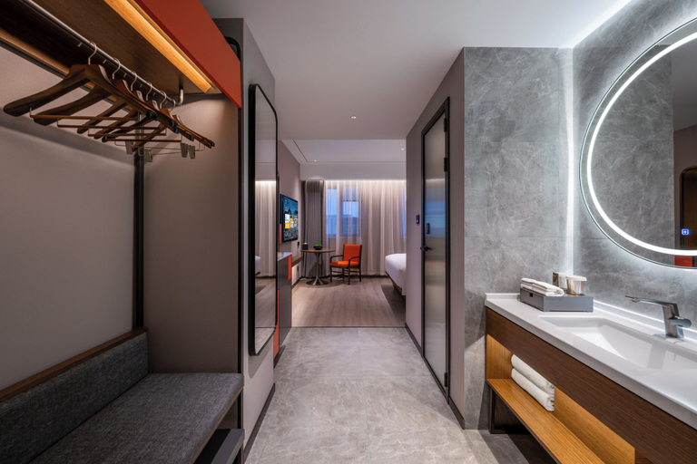 Bathroom 3, UrCove By Hyatt Yangzhou Dongguan Street, Yangzhou