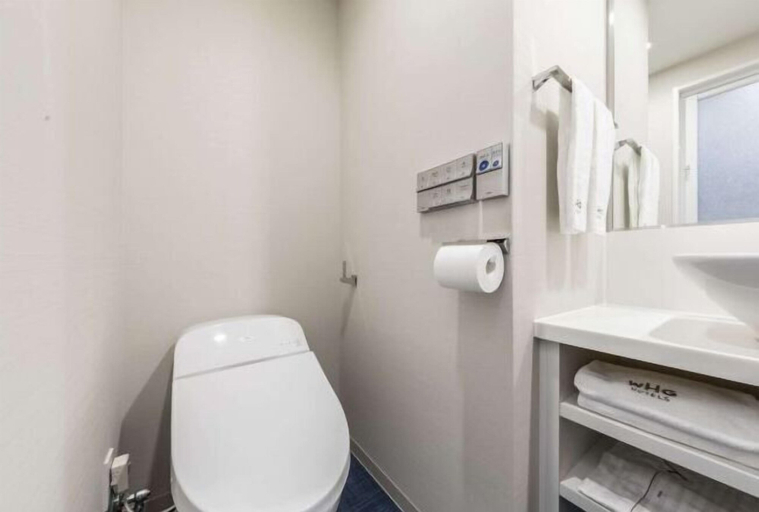 Bathroom 16