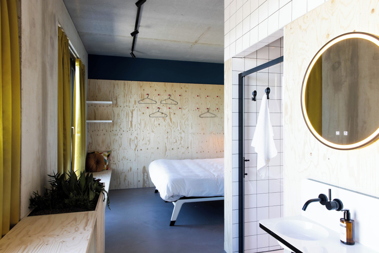 Bedroom 3, The Urban Hotel MOLOKO - just a room - digital key by SMS, Enschede