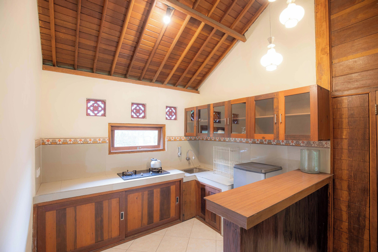 Dining Room 10