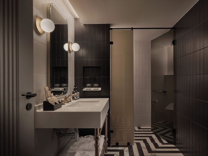 Bathroom 8