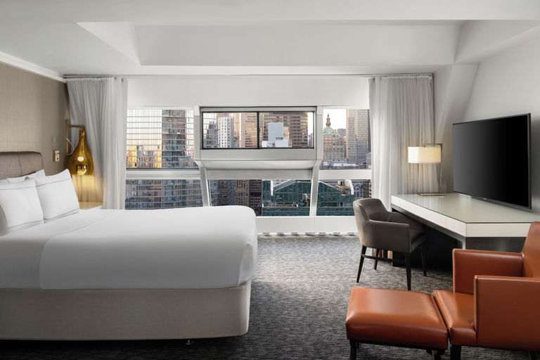 Bedroom 2, Millennium Hilton New York One UN Plaza, New York