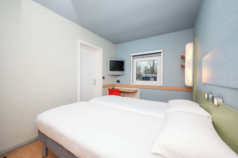Bedroom 3, ibis budget London Barking, London