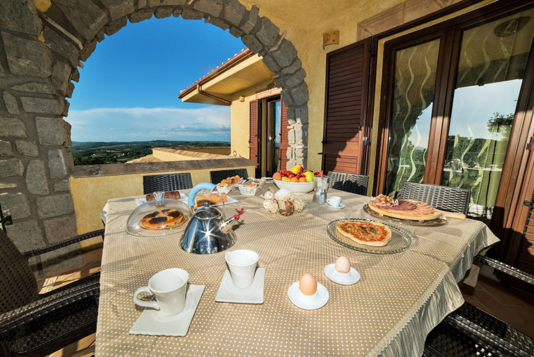 Others 5, Peaceful Villa in Montefiascone with Hot Tub, Viterbo