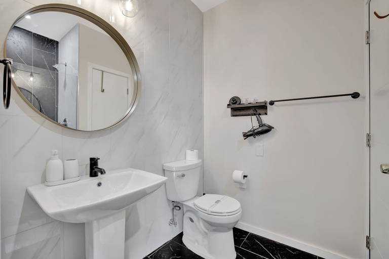 Bathroom 4, Sunshine Retreat Studio for 2!, Broward