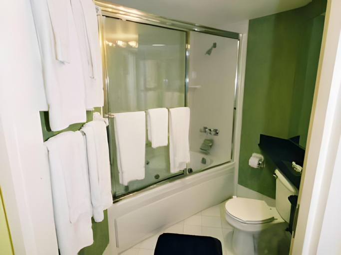 Bathroom 4, The Ocean Sands Resort, Virginia Beach