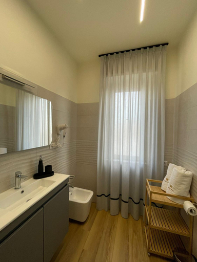 Bathroom 2, Wanda's House, Caserta