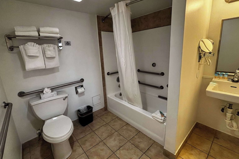 Bathroom 4, Ramada by Wyndham Hotel & Water Park, Osceola