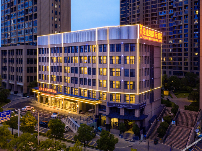 Exterior & Views