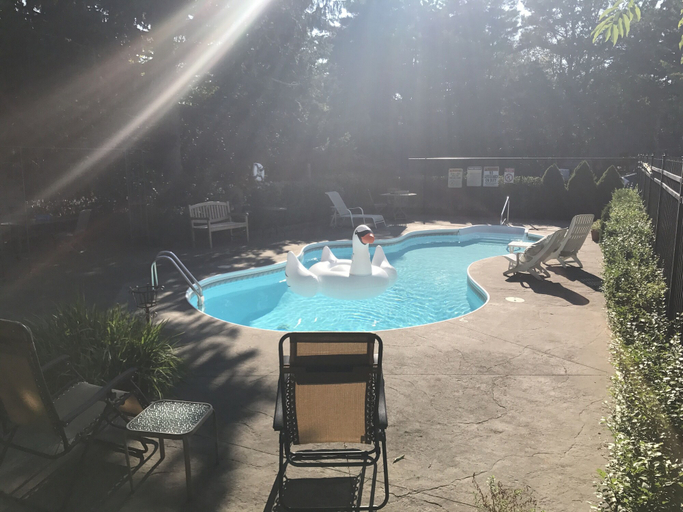Sport & Beauty, The Rugosa Guest House, Barnstable