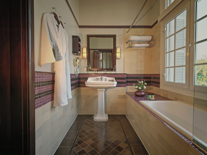 Bathroom 4