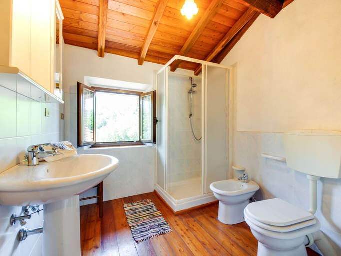 Bathroom 4, Farmhouse in Italy With Private Terrace, Lucca