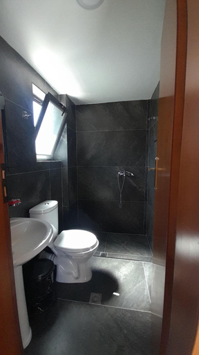 Bathroom 3, Vila Francesko, Sarandës