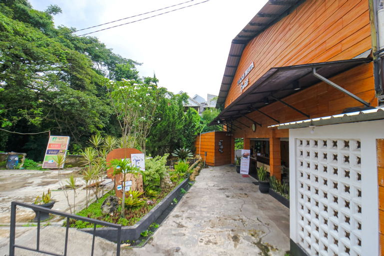 Exterior & Views 14
