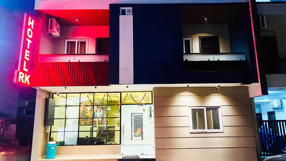 Exterior & Views