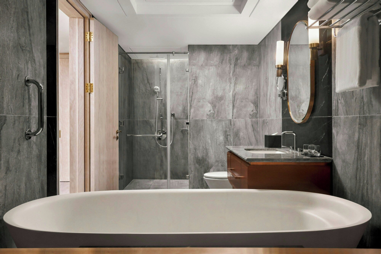 Bathroom 10