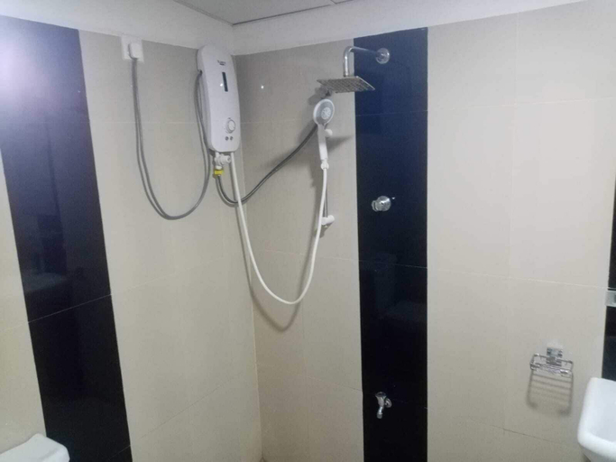 Bathroom 3, Kumbuk Sewana Villa, N. Palatha East