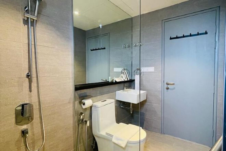 Bathroom 16