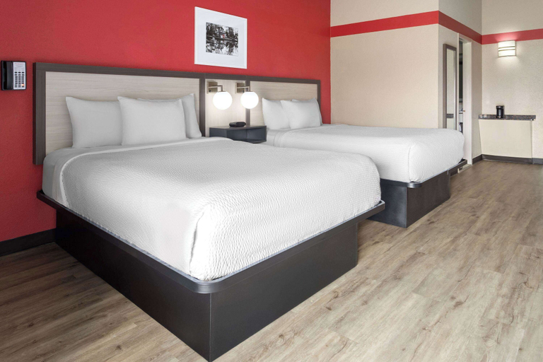 Bedroom 3, Ramada by Wyndham Parsippany, Morris