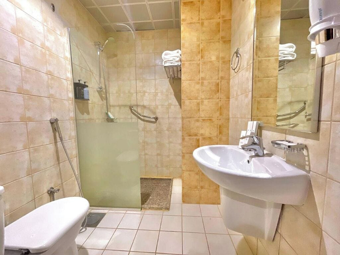 Bathroom 5, Al Mukhtara International Hotel, Al Madinah Al Munawwarah
