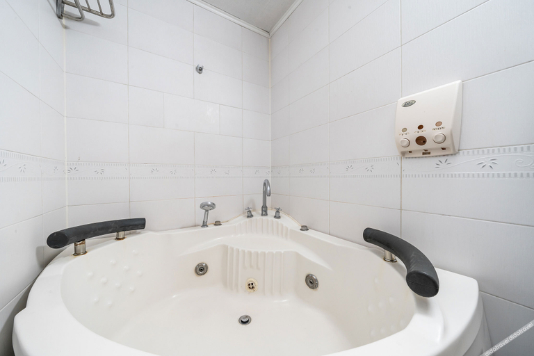 Bathroom 5, Chuncheon Aubeson, Chuncheon
