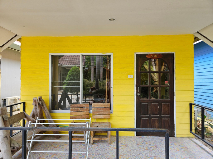 Exterior 12