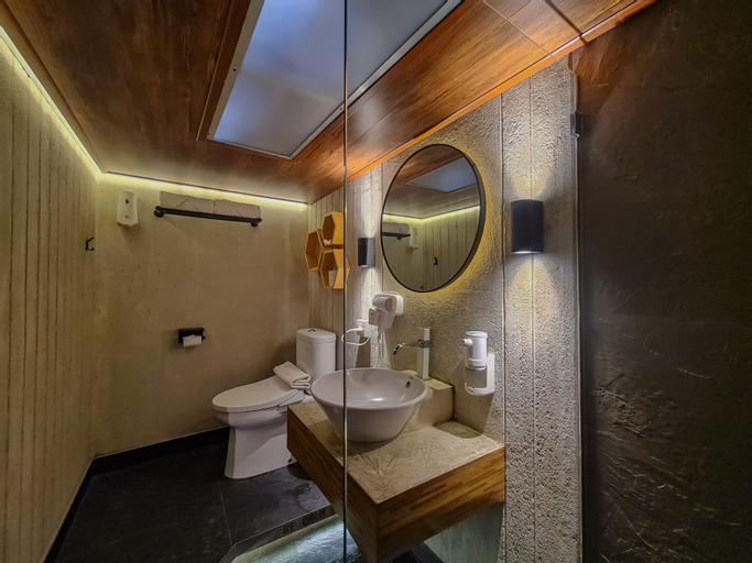 Bathroom 12