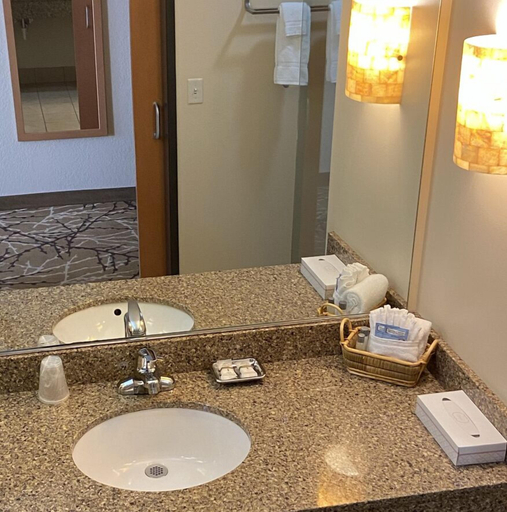 Bathroom 3, Legendary Waters Resort & Casino, Lake Superior