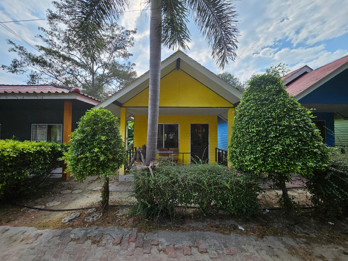Exterior 1