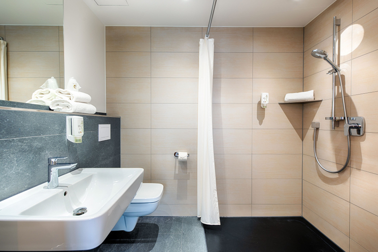 Bathroom 5, B&B Hotel Augsburg-West, Augsburg