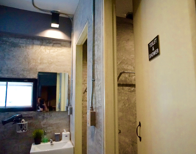 Bathroom 9