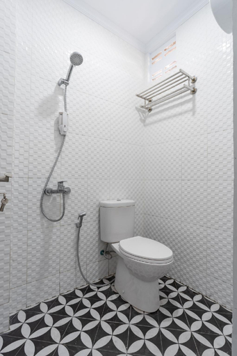 Bathroom 12