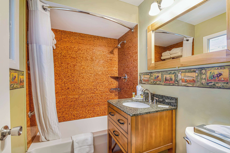 Bathroom 4, Super 8 by Wyndham Lake George/Downtown, Warren