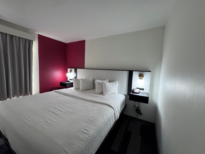Bedroom 3, Ramada by Wyndham Sparta/At Speedway, Gallatin